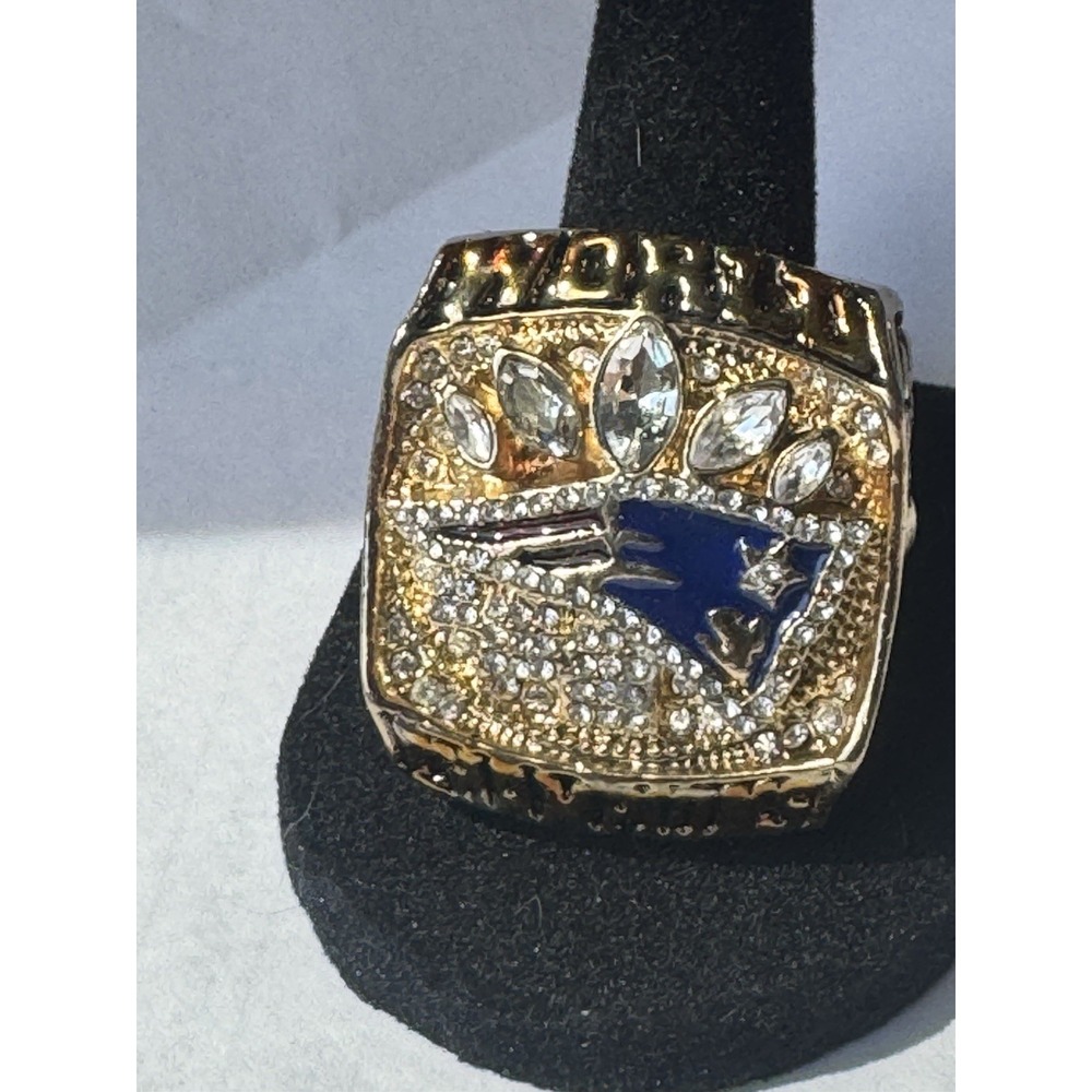 New England Patriots Super Bowl Replica Championship Ring Size 11.5 NFL